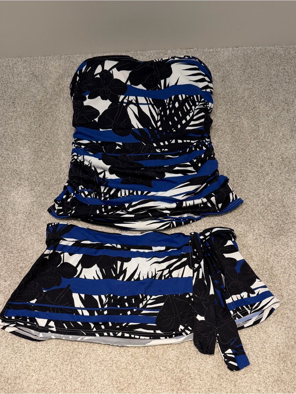 Tommy Bahama 2 piece swimsuit top and skirt size XS